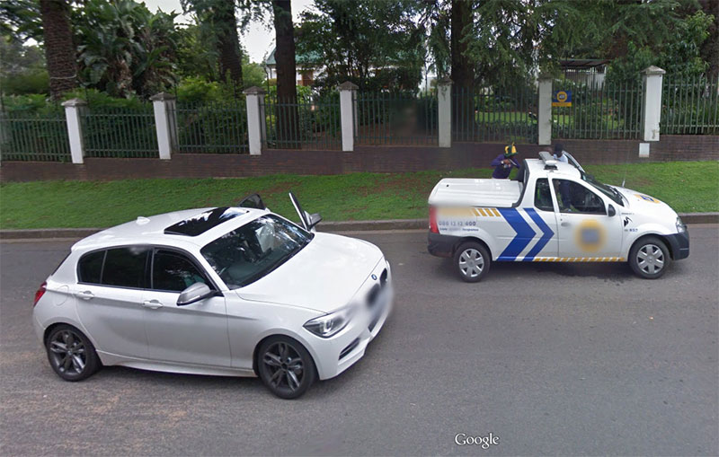 Google street view live robbery 01